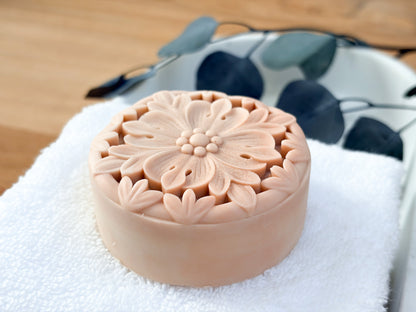 Luminous-Tea Black Tea & Wild Honey Solid Lotion Bar