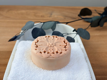 Luminous-Tea Black Tea & Wild Honey Solid Lotion Bar